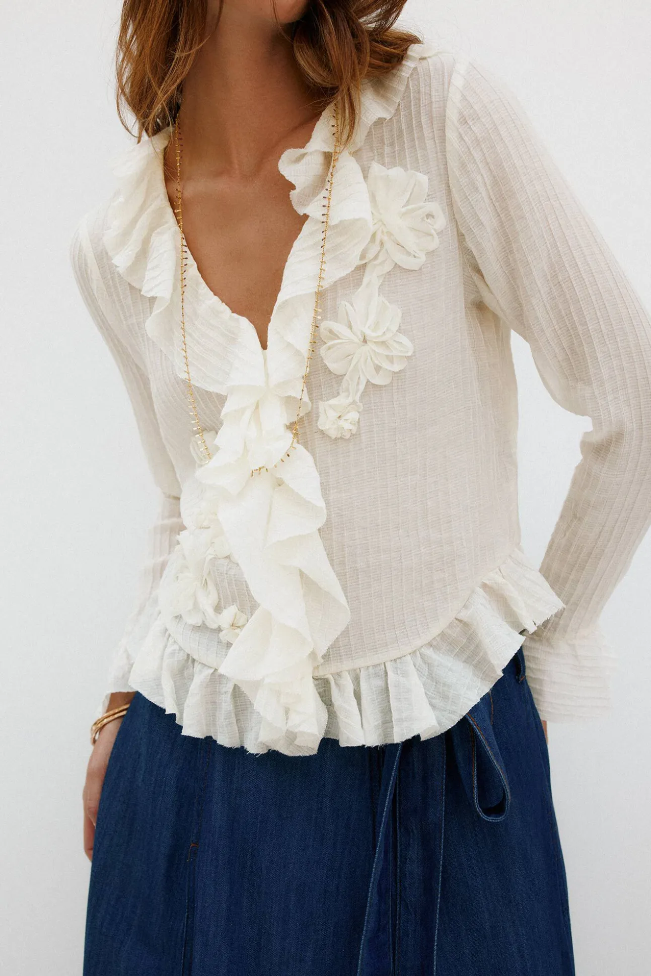 Cira. Blusa com folhos