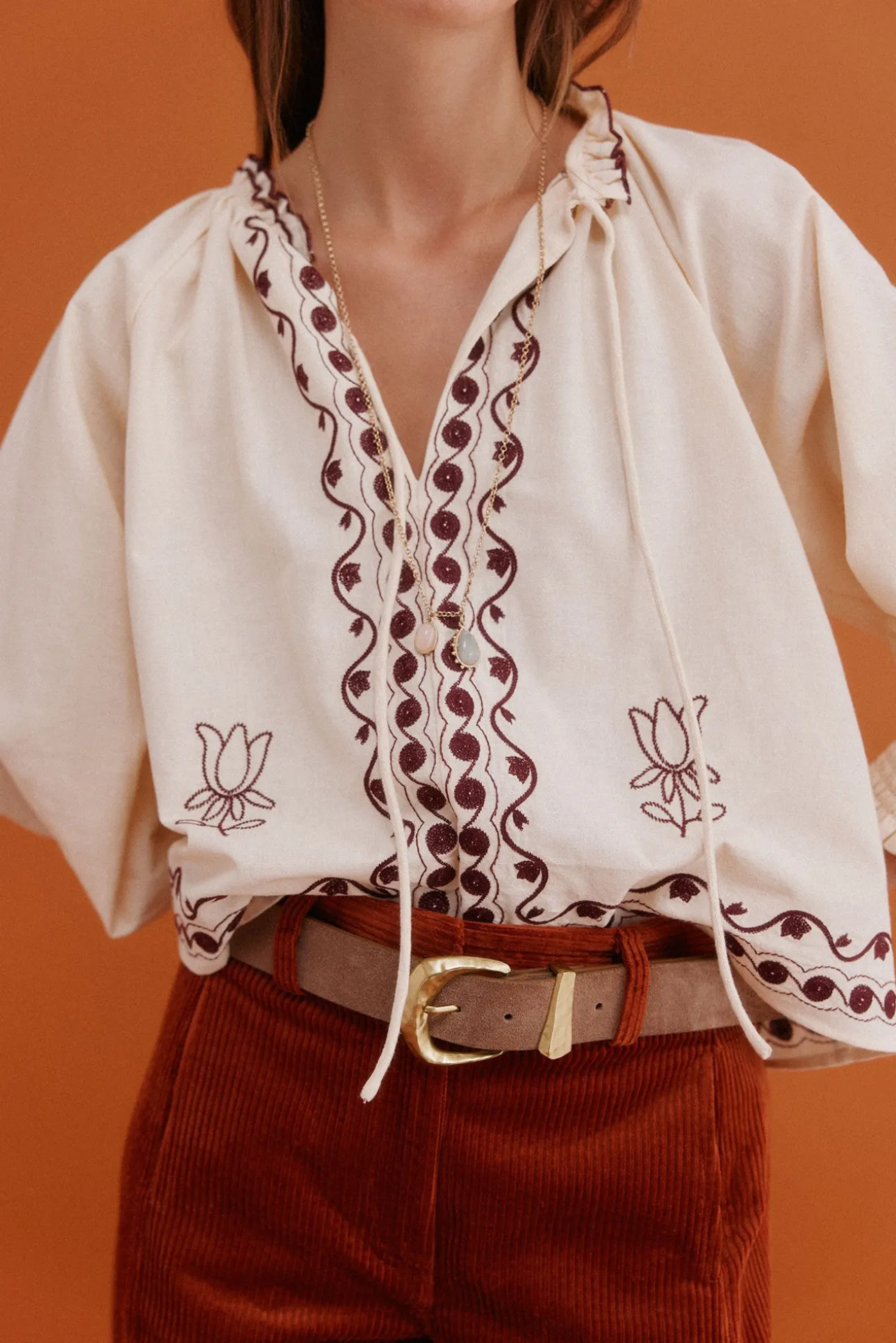 Claudia. Blusa bordada
