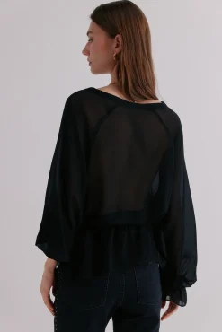 Clemência. Blusa com fecho cruzado