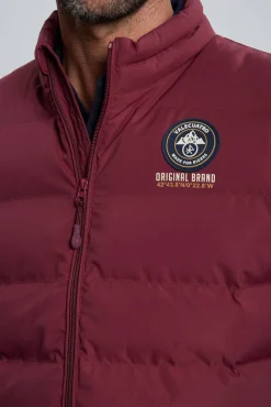 Colete acolchoado bordô com 3 escudos