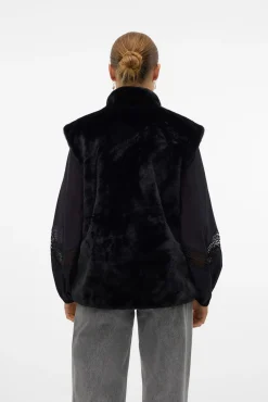 Colete de pele de gola alta