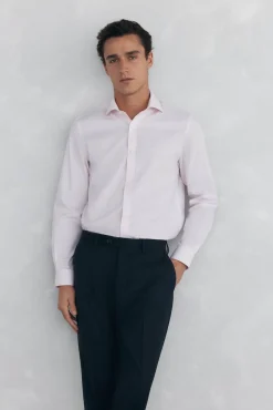 Conjunto de gravata, calças e camisa