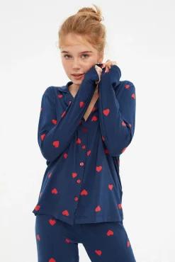 Conjunto de pijama camiseiro azul marinho com corações