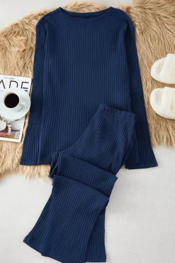 Conjunto de pijama canelado azul marinho com detalhe de fechadura
