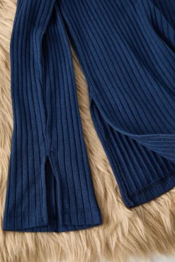 Conjunto de pijama canelado azul marinho com detalhe de fechadura