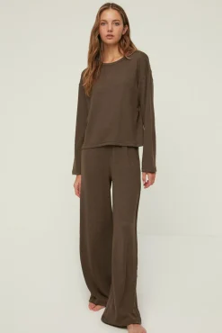 Conjunto de pijama canelado marrom