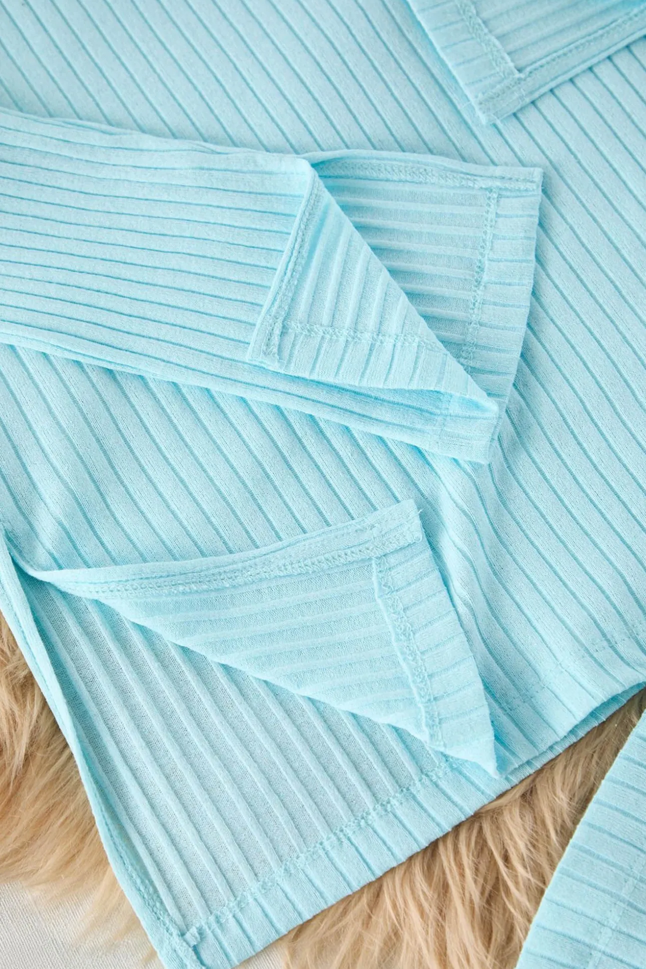 Conjunto de pijama canelado com detalhe de fechadura na cor menta
