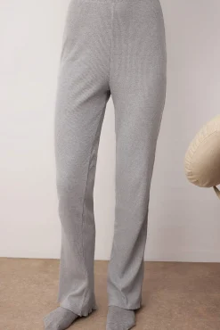 Conjunto de pijama cinza mesclado com meia carcela e babados