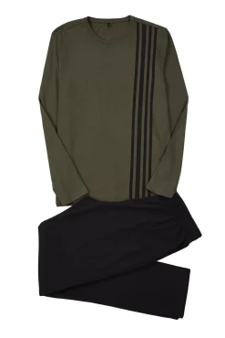 Conjunto de pijama cáqui com corte regular e estampado riscas