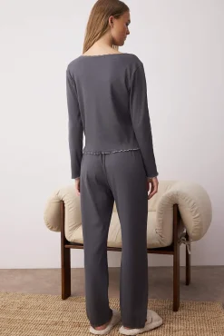 Conjunto de pijama de algodão canelado com detalhes de renda