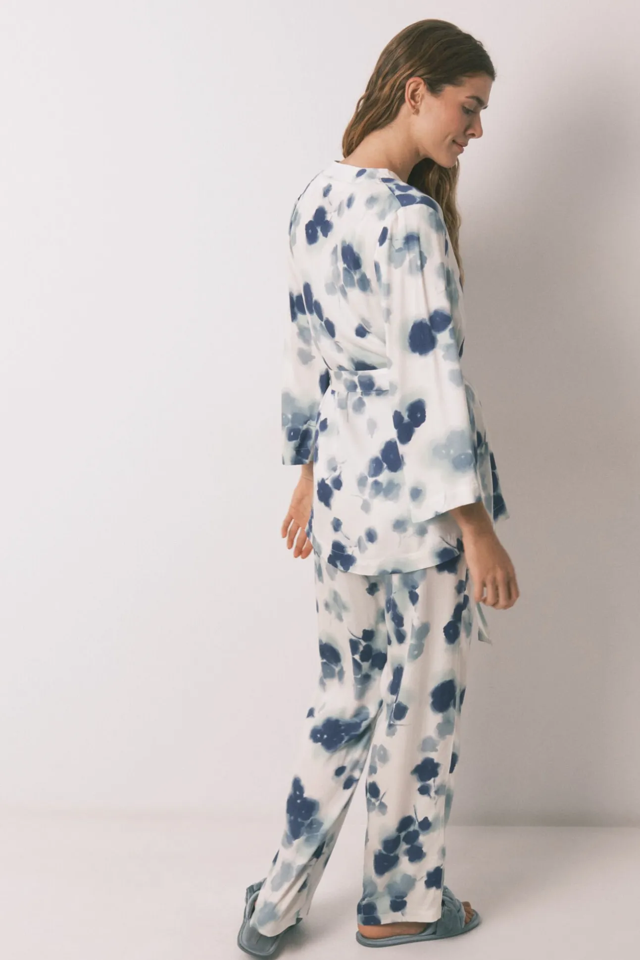 Conjunto de pijama de cetim floral verde