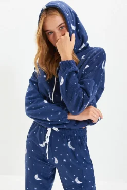 Conjunto de pijama de inverno azul marinho com capuz e estampado de galáxia