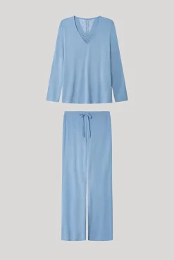 Conjunto de pijama monocromático