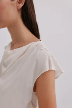 Constança. Blusa drapeada