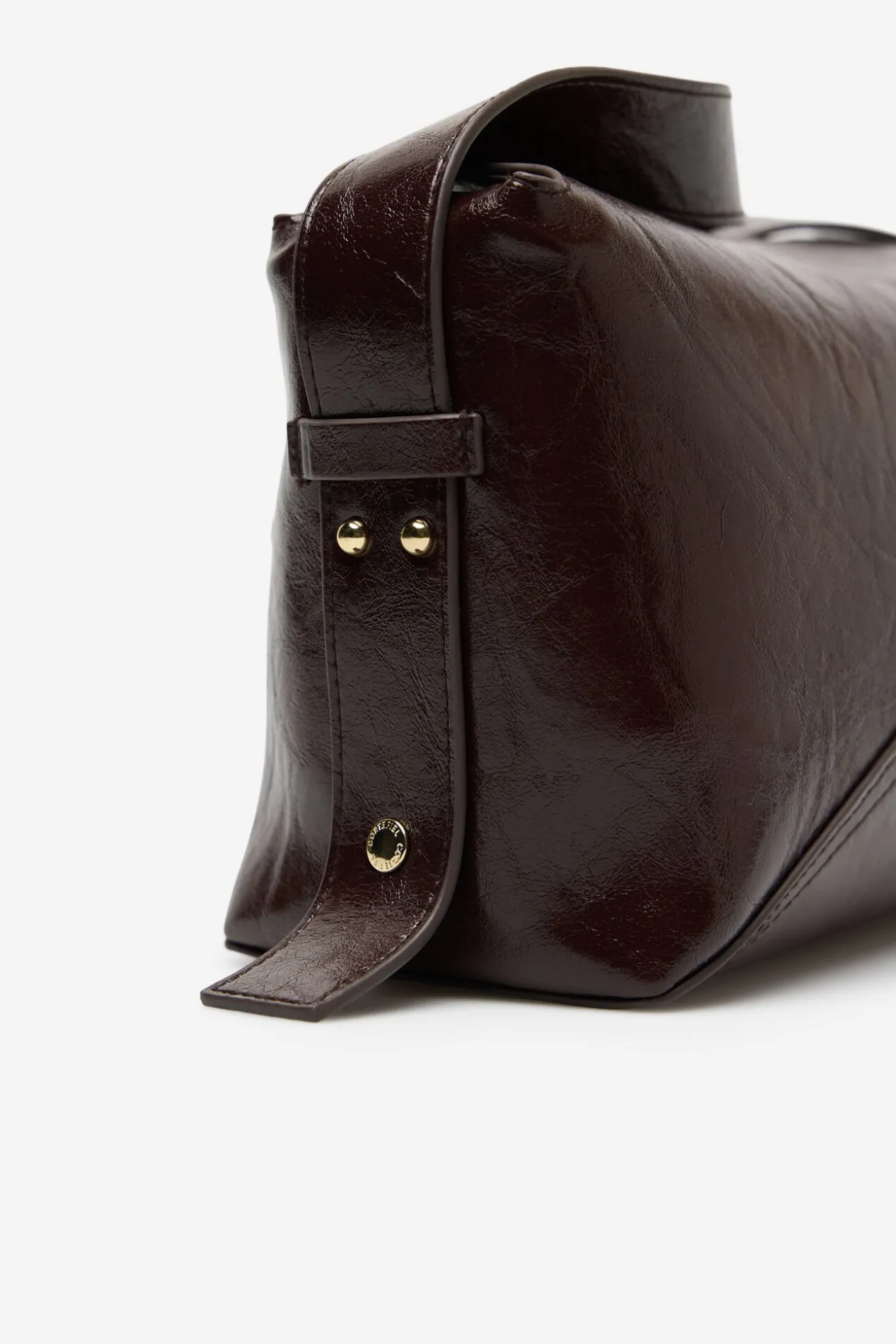 Cortes nos bolsos dos ombros
