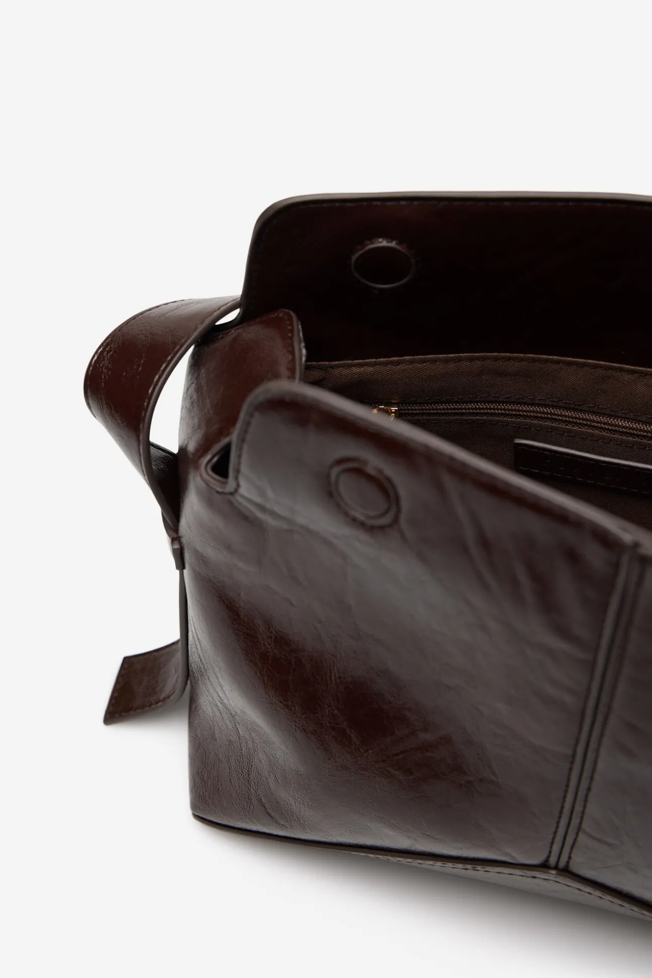 Cortes nos bolsos dos ombros