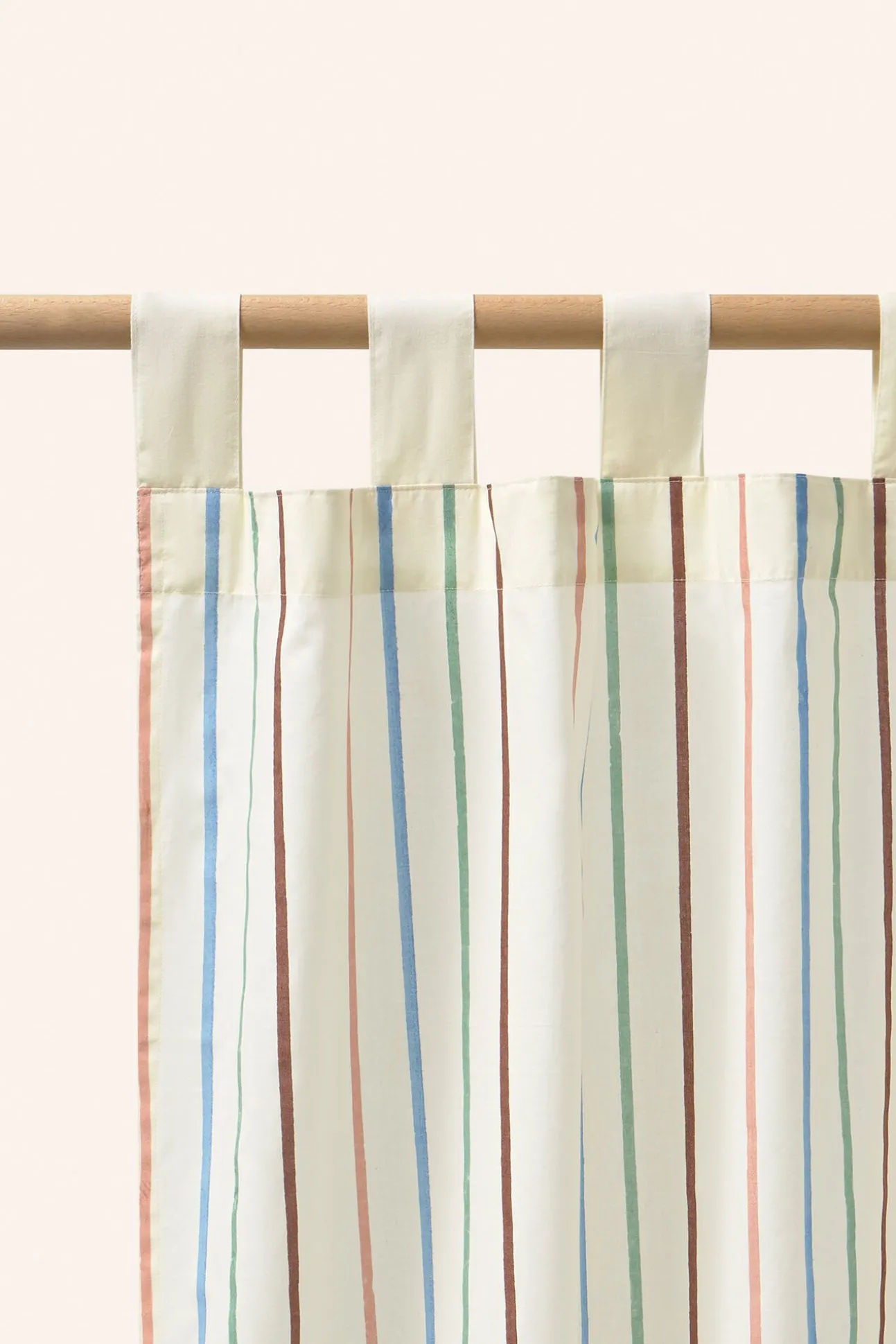 Cortina riscas multicolorida para acampamento