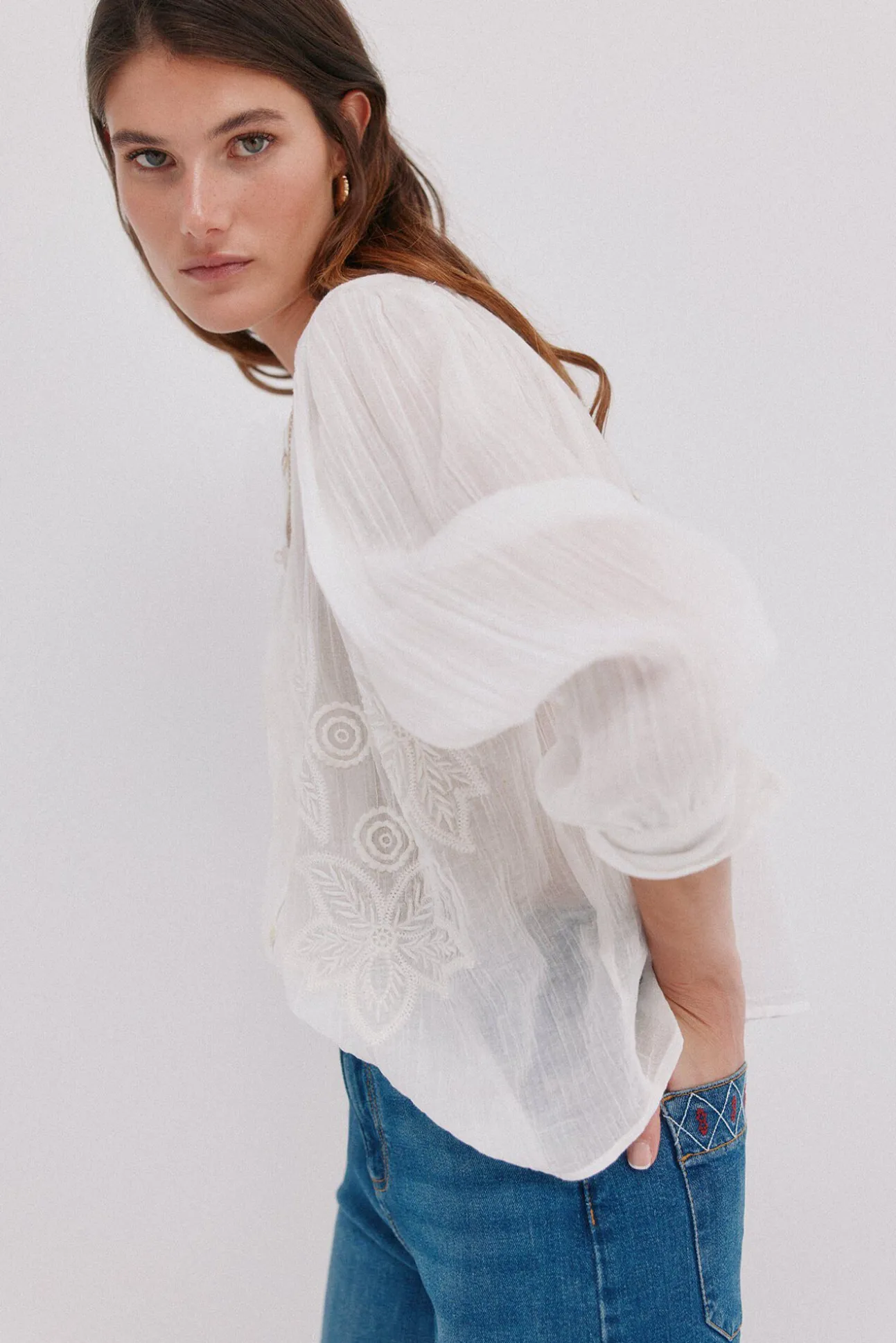 Cosima. Blusa bordada floral