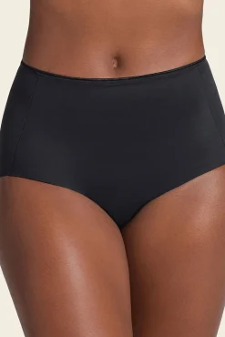 Cueca clássica com efeito invisível e forte compressão no abdômen