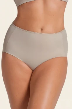 Cueca clássica com efeito invisível e forte compressão no abdômen
