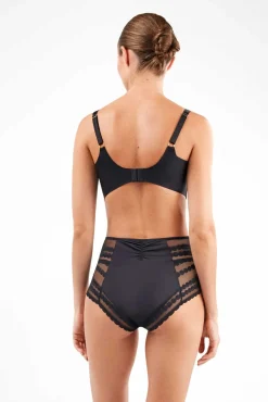 Cueca de renda alta