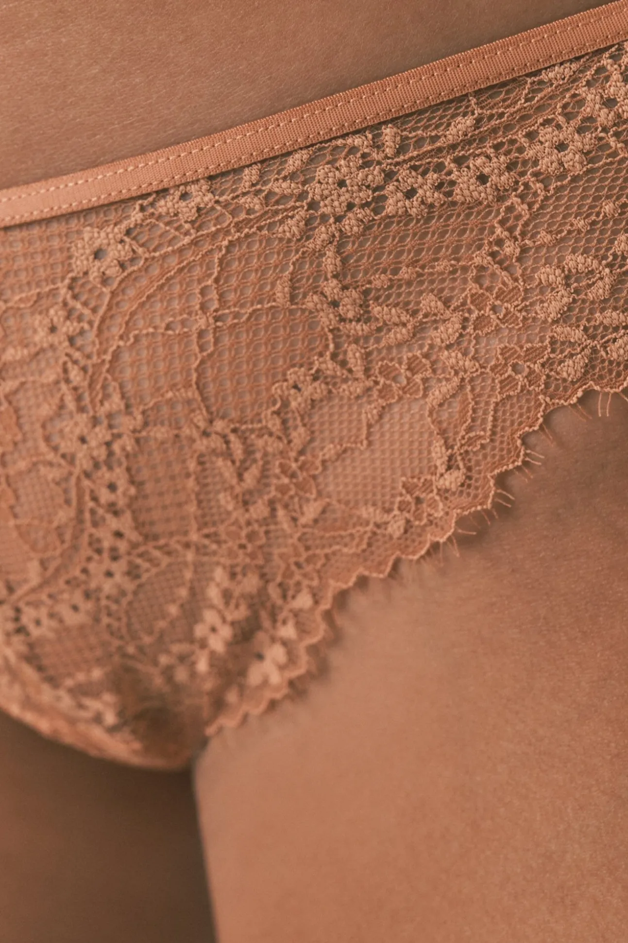 Cueca de renda laranja clássica