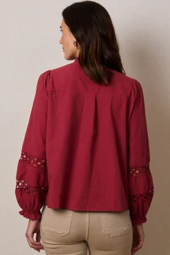 Detalhes da blusa Adela