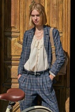 Elvira. Blazer xadrez