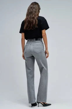 Fé empurra em jeans reto