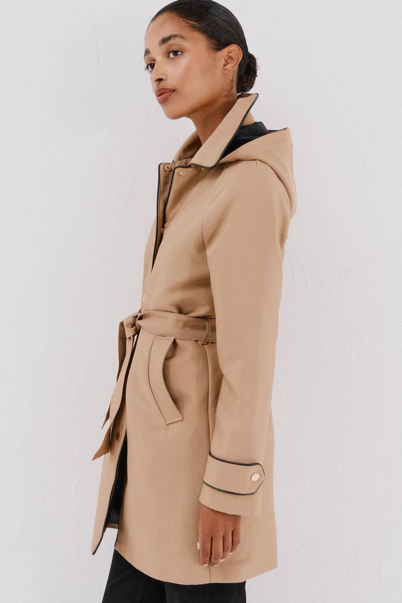 Gabardina acetinada capuz desmontável