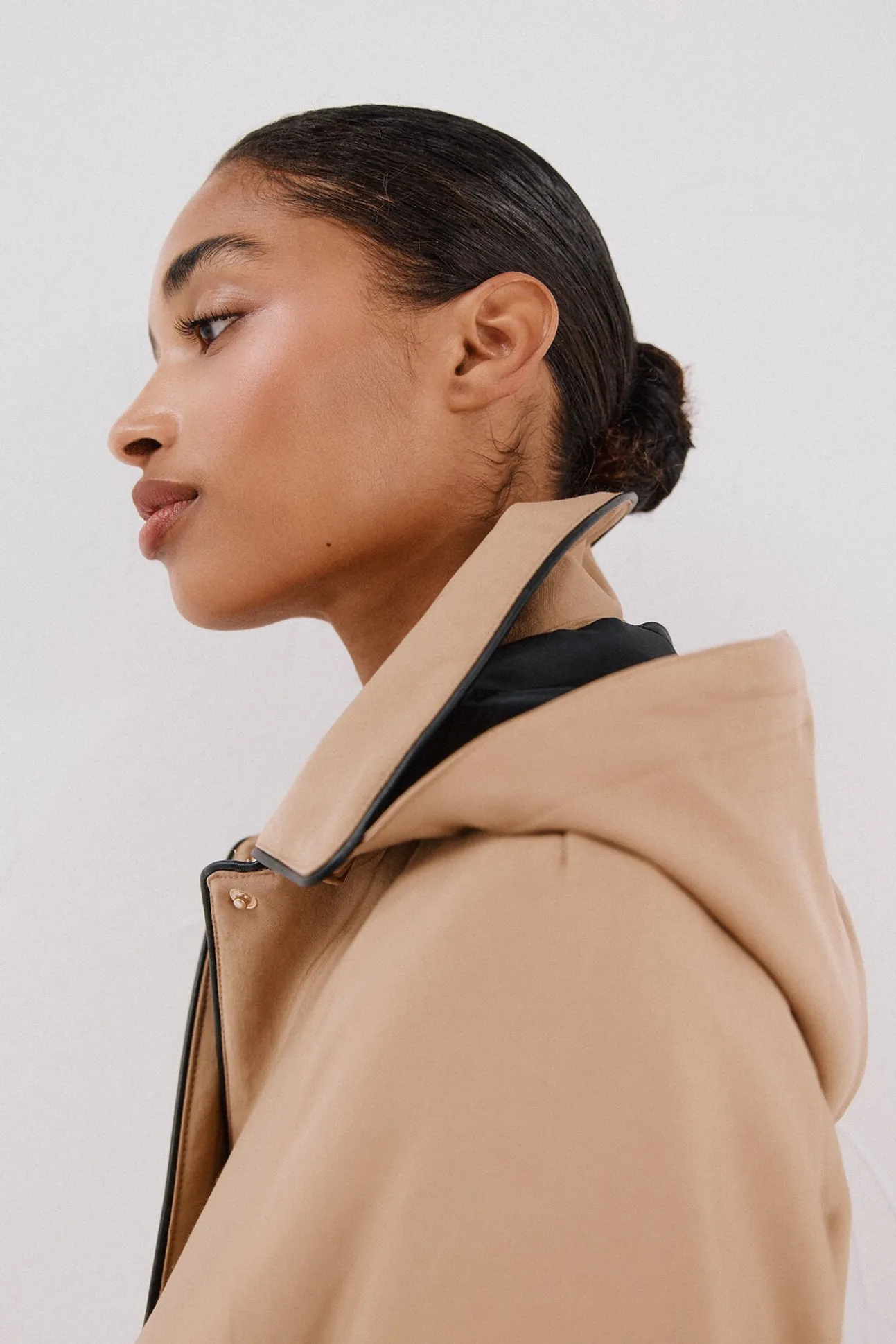 Gabardina acetinada capuz desmontável