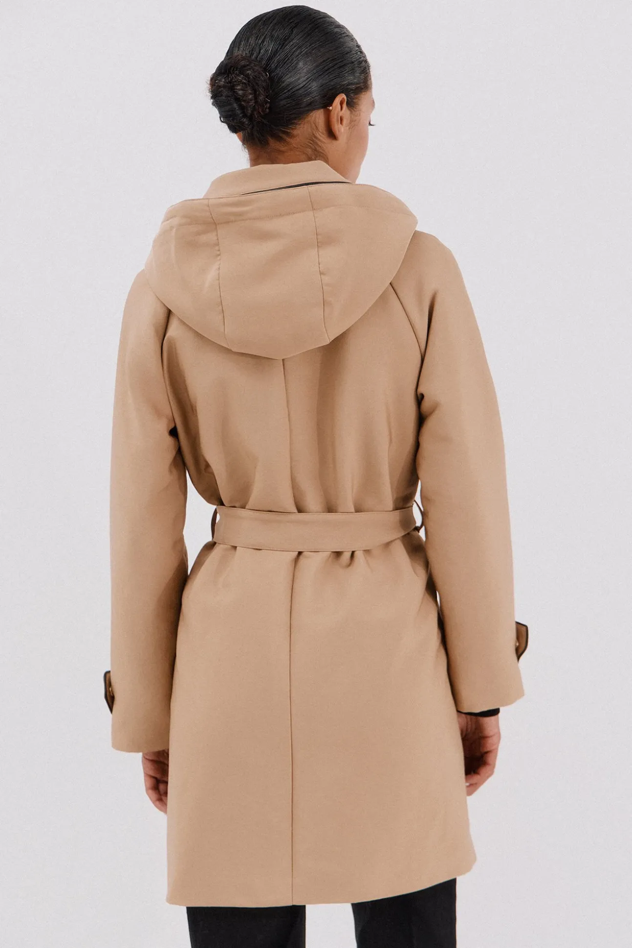 Gabardina acetinada capuz desmontável