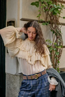 Giulia. Blusa romântica