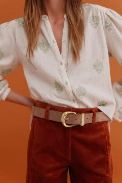 Graça. Blusa bordada