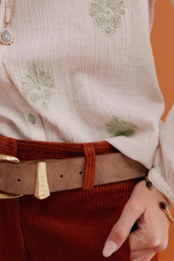 Graça. Blusa bordada