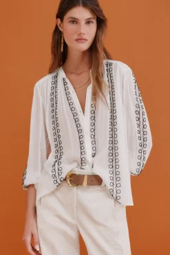 Graça. Blusa bordada