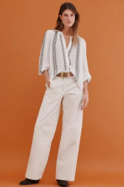 Graça. Blusa bordada