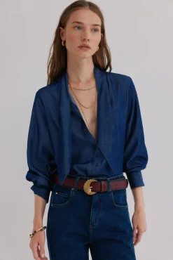 Graciela. Blusa com detalhe de nó