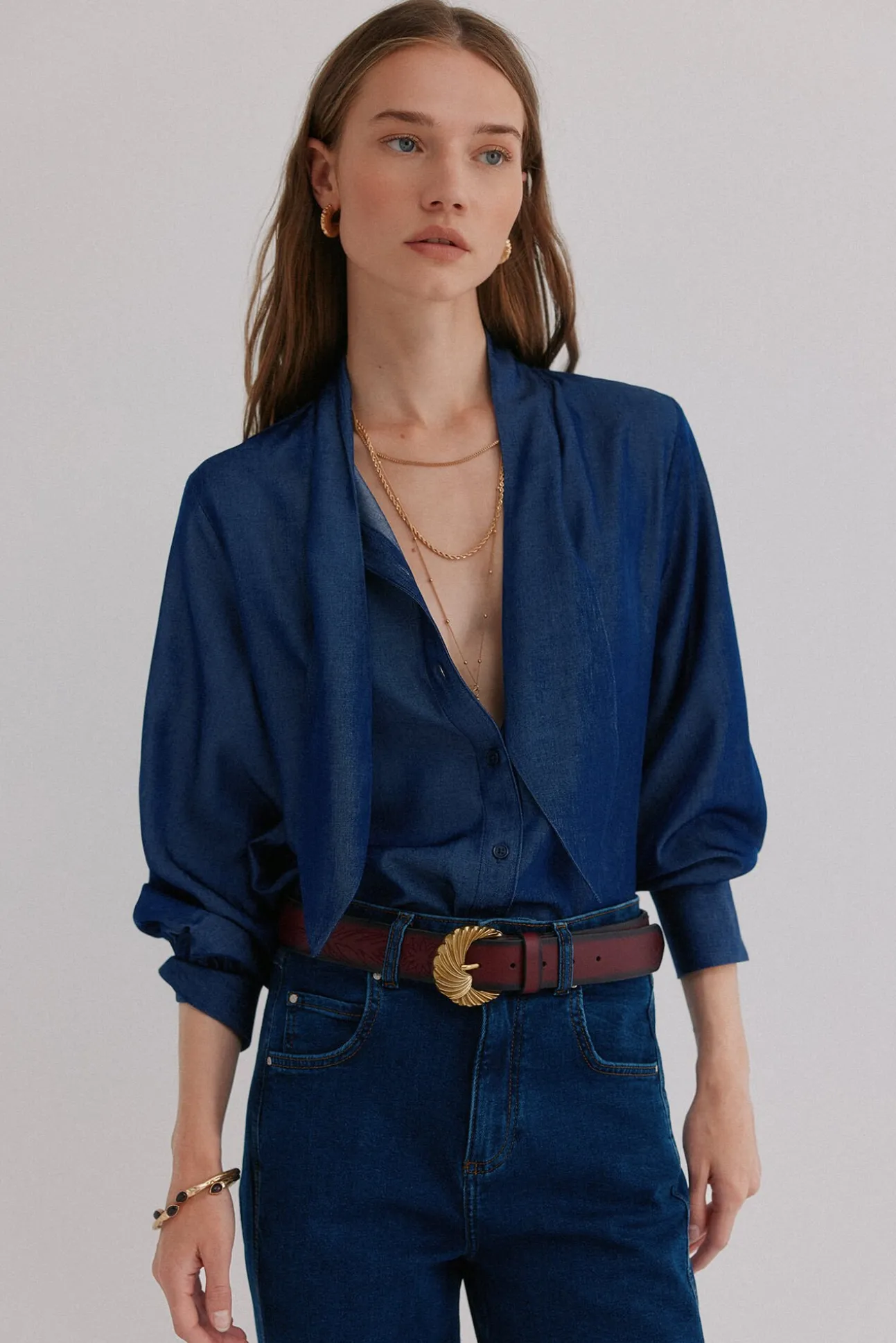 Graciela. Blusa com detalhe de nó