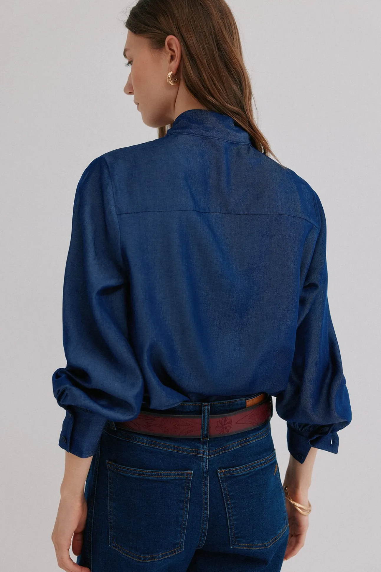 Graciela. Blusa com detalhe de nó
