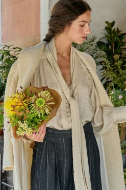 Gretel. Blusa com laçada