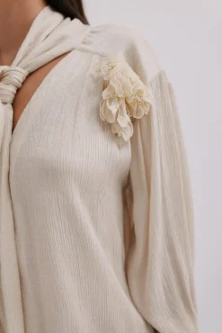 Gretel. Blusa com laçada