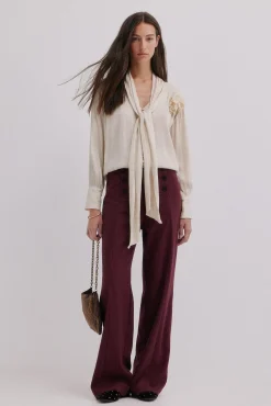 Gretel. Blusa com laçada