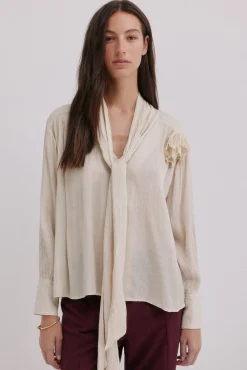 Gretel. Blusa com laçada