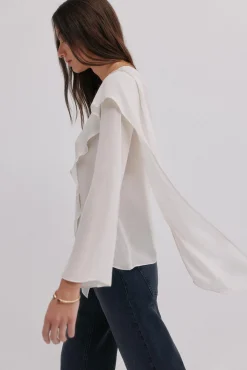 Guiado. Blusa com decote cruzado assimétrico