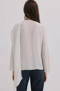 Guiado. Blusa com decote cruzado assimétrico