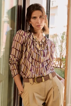 Guisselle. Blusa com decote cruzado assimétrico