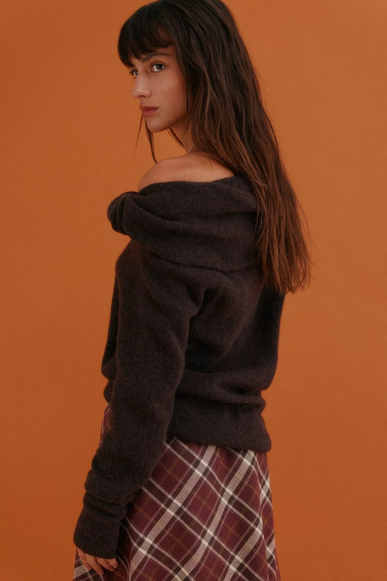 Idalia. Camisola com decote assimétrico