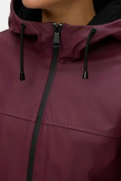 Impermeável com capuz