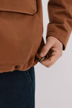 Jaqueta com gola combinada